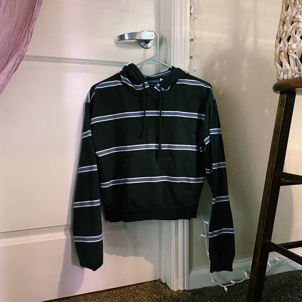 cropped pacsun hoodie 🐸